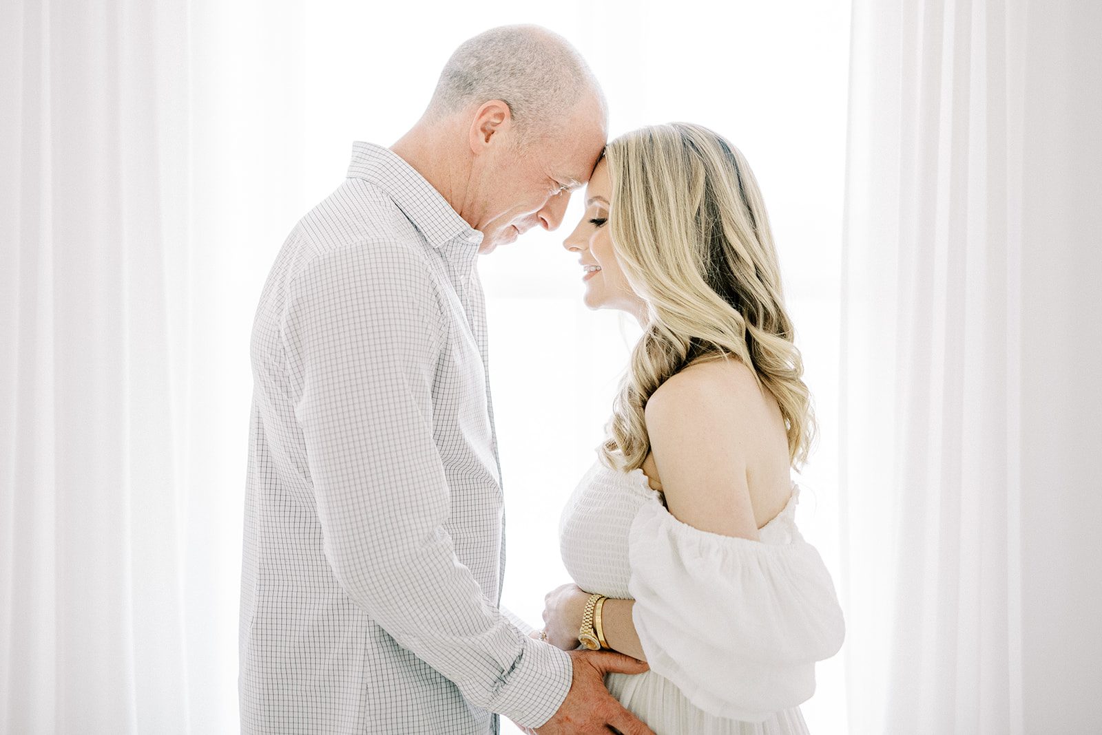 maternity photography memphis tn with expecting parents