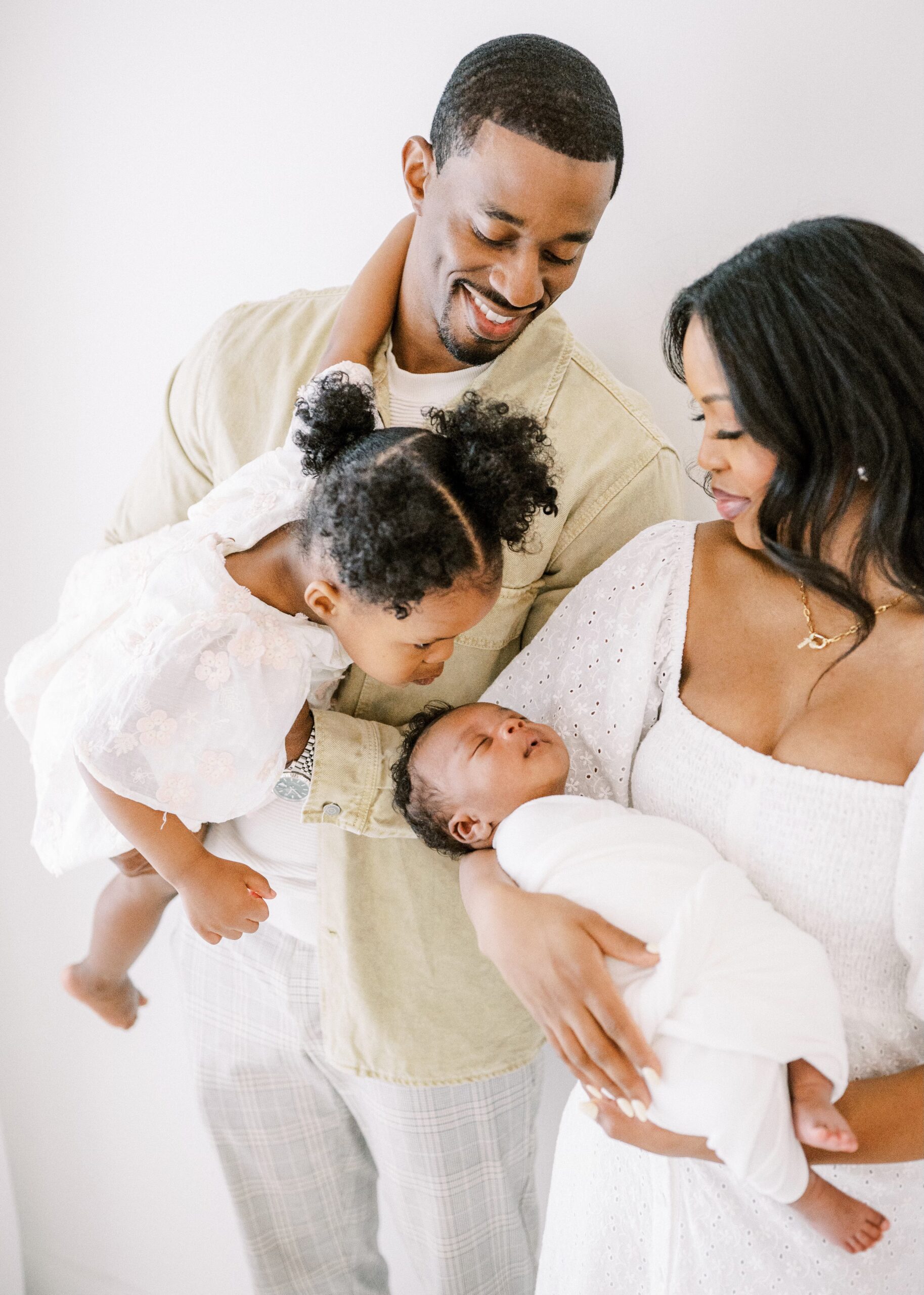 sister kissing baby in memphis newborn photo session